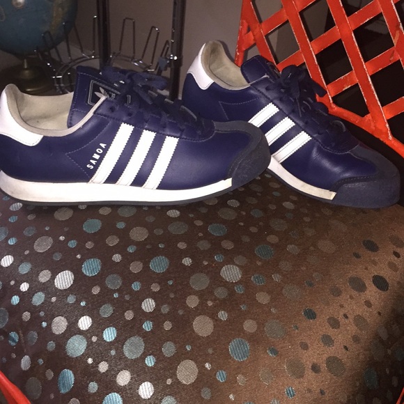 Shoes 👟 - Picture 2 of 4